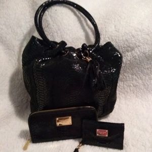 Gorgeous Michael Kors Purse, wallet and phone case